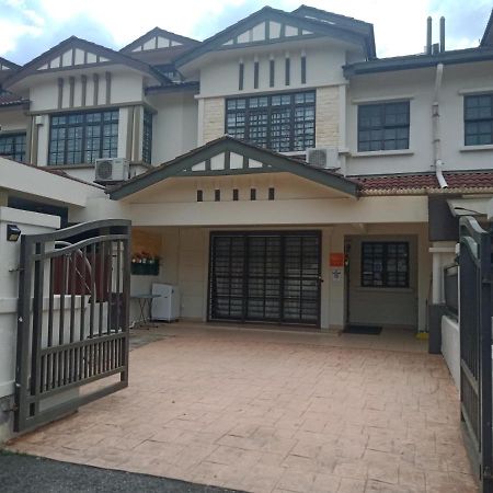 Cosy P6 Homestay Puchong Exterior foto