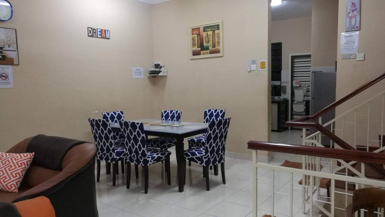 Cosy P6 Homestay Puchong Exterior foto